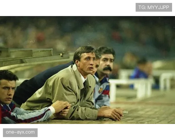 克鲁伊夫足球思想引领现代战术革新与团队精神传承