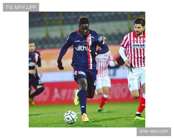 巴洛特利持续闪耀赛场,以场内外影响力重塑足球新面貌 巴洛特利持续闪耀赛场,以场内外影响力重塑足球新面貌