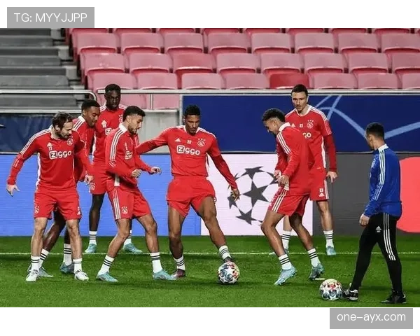 阿贾克斯关键战表现不佳问题显现,对球队欧冠资格争夺带来实际影响