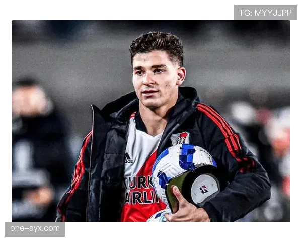 阿尔瓦雷斯与孙兴慜对比：全能攻击手的战术角色与活动范围差异